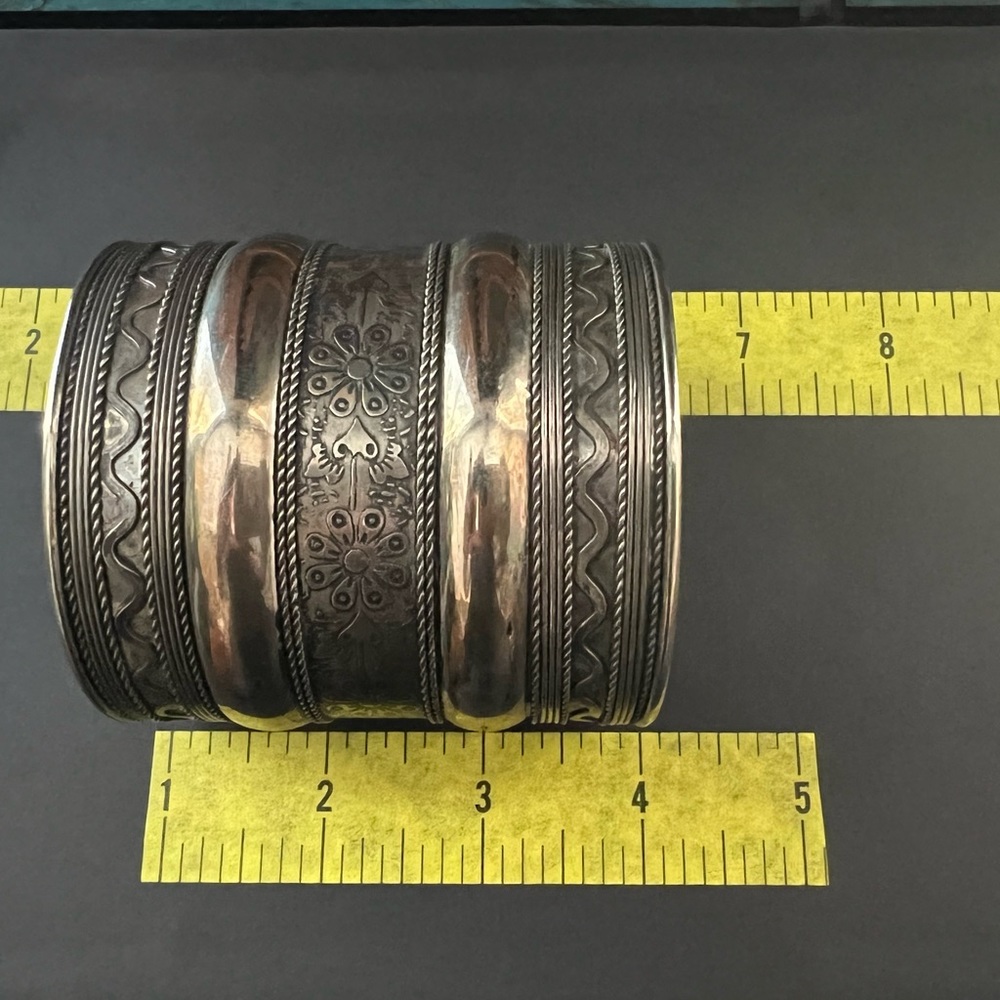 Silver Floral Patterned Bracelet - Picture 10 of 10
